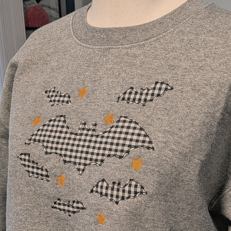 Sweatshirt Halloween chauve-souris brodée pour la saison effrayante