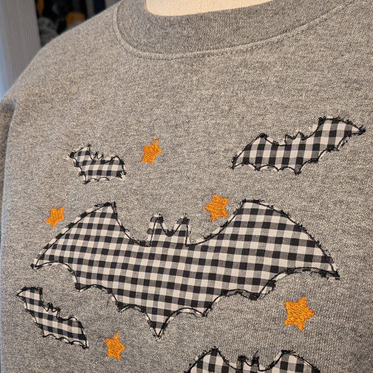 Sweatshirt Halloween chauve-souris brodée pour la saison effrayante